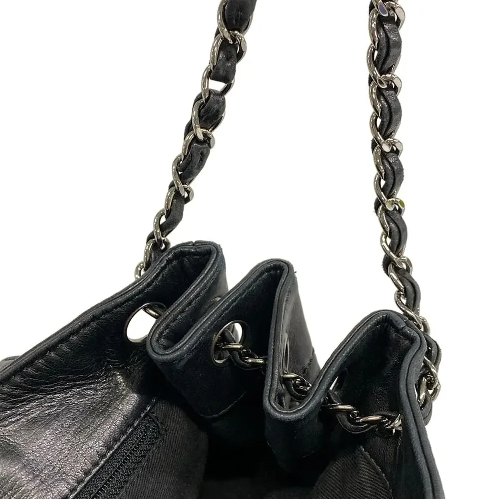 CHANEL shoulder bag